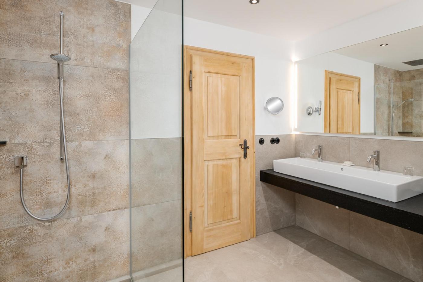 Hotel Gut Ising Chieming Ngoại thất bức ảnh
